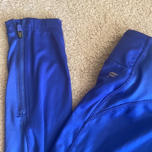 Blue fabletics leggings - Picture 2 of 5